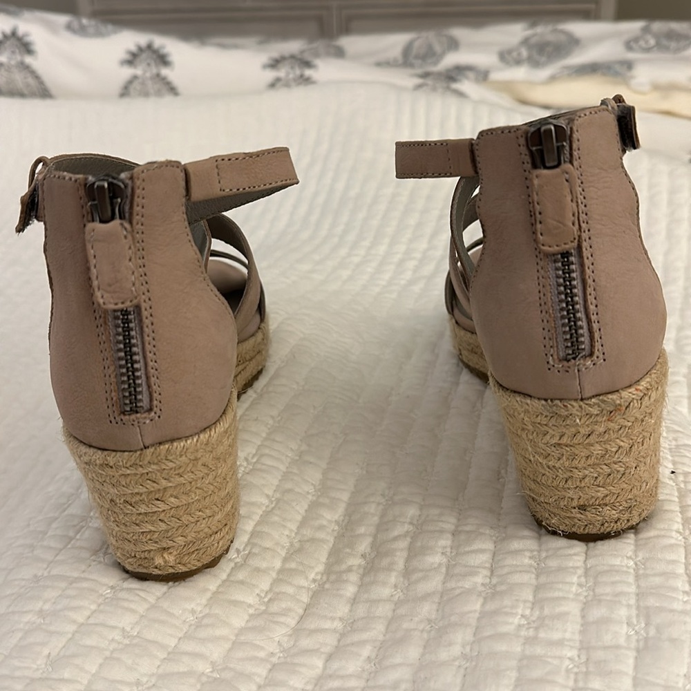 Worn once Eileen Fisher Sandals 6.5 - Picture 3 of 5